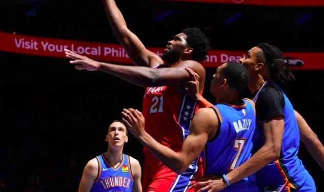  恩比德复出76人终结连败  