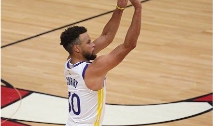  库里三分球里程碑，历史第一人  