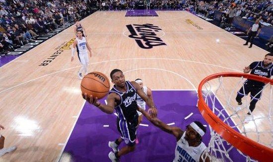  班凯罗全能表现征服全场，魔术击败活塞收获赛季第20胜